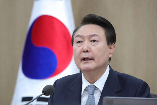 윤석열 대통령이 28일 서울 용산 대통령실 청사에서 열린 국무회의에서 북한인권보고서 발간과 관련해 발언하고 있다. 대통령실통신사진기자단=연합뉴스